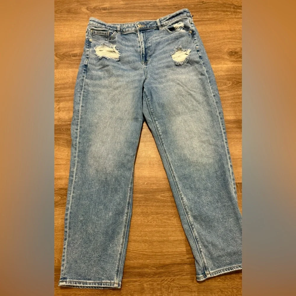 American Eagle Outfitters Light Blue Boyfriend Jeans - Picture 1 of 8